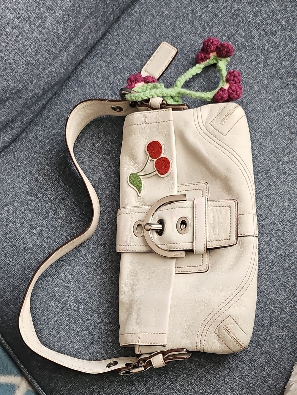 🍒 Vintage Coach Soho Shoulder Bag 🤍